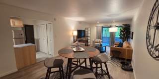 2 Bedroom 1 Bath - Blocks from Pearl Street and Downtown Gallery 1