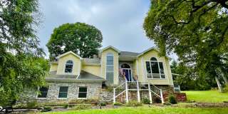 AMISSVILLE - SIMPLY STUNNING ACREAGE RETREAT Gallery 1