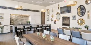 727 West Madison 727 West Madison Gallery 29