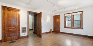 Private House on iuka ave Ravine – Central Campus – Newly Renovated - Flexible Pricing Gallery 28