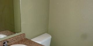 Cute & Clean 3 bedroom Townhome in the Heights Gallery 12