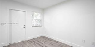 1950 NW 2nd Ct Gallery 4