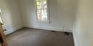 Spacious Home Near U-M | Large Bedrooms, Porches & In-Unit Laundry Spacious Home Near U-M | Large Bedrooms, Porches & In-Unit Laundry Gallery 7