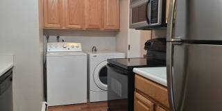 Cute end unit townhome 3-bedroom 2 baths in Thornton. Gallery 5