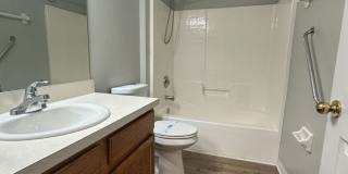 Spacious 3 bedroom, 2 bath home with a den! Gallery 27