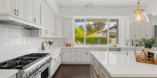 5011 Hayvenhurst Avenue Gallery 18