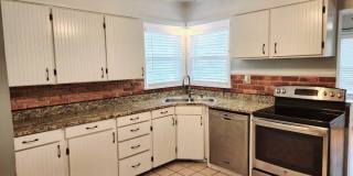 Charming Bunglow in Delaware Neighborhood Close To MSU Mercy Hospital Charming Bunglow in Delaware Neighborhood Close To MSU Mercy Hospital Gallery 1