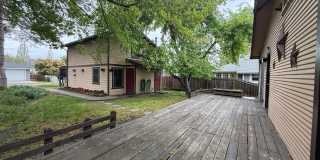 Charming, One bedroom duplex in Prime Ashland location | Available Now! Gallery 12