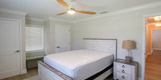 Luxury Annual Rental with Resort-Style Pool on Longboat Key Gallery 11
