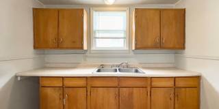 *AVAILABLE NOW!* Cozy Three Bedroom Home! Gallery 3
