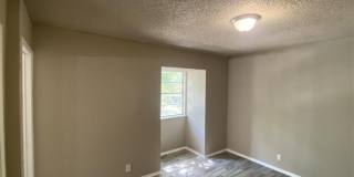Very Large 2/2.5 Townhome with covered parking Gallery 19