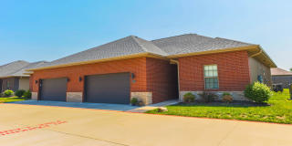 NEW LUXURY 3 BED 2 BATH 2 CAR GARAGE DUPLEX Gallery 1