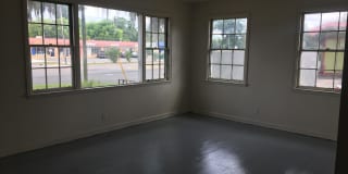 7223 N Pearl Street Gallery 13