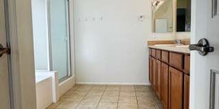 Eastside (Stella and Kolb) 4 bedroom  2 bath house with 2 car garage near Lakeside Park! Gallery 15