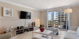5825 Collins Ave Gallery 54