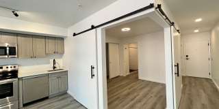 725 W Pratt Gallery 64