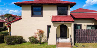 Spanish-Style 3 Bedroom, 2.5 Bath Mediterranean Rooftop Townhouse – Basic Cable  Wi-Fi Included! Gallery 1