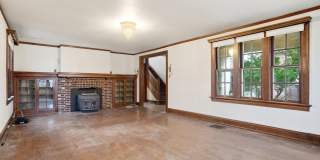 Private House on iuka ave Ravine – Central Campus – Newly Renovated - Flexible Pricing Gallery 11