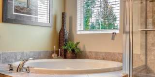 Beautiful 6BD/3BA home nestled in desirable Rainer Ridge neighborhood Gallery 3