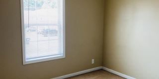 Spacious 3 Bed Townhome!!! Gallery 7