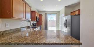 Clean and Comfortable 3 bed 2 bath with loft! Gallery 6