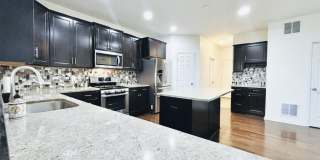 Beautiful 4 Bedroom Single Family Home in Prime Shakopee Neighborhood Gallery 1