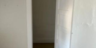 218 Cattell Street Gallery 16