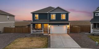 Like New Home W/ 3 Bed, Office, & Loft Gallery 1