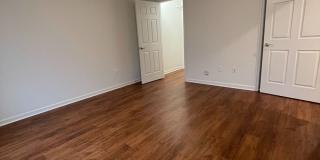 Like New One Bedroom Garden Apartment Gallery 10