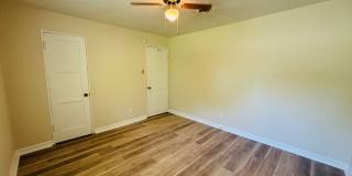 Two Bedroom Ferguson Home with Park Like Yard Gallery 19