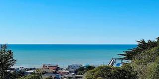 Beautiful 1 bedroom apartment with Ocean Views! Gallery 1