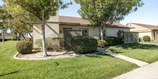 Spacious 4 Bedroom Townhouse in the Heart of Mira Mesa! Gallery 1