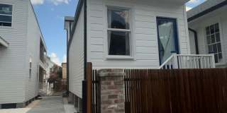 5 BR House 1/2 block from Maple St - POOL! 5 BR House 1/2 block from Maple St - POOL! Gallery 1