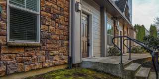 Beautiful Ground Level 1+br Condo ** Water/Sewer/Garbage Included ** Gallery 4