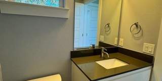 Great, modern 2 bedroom 2.5 bath available in South Austin! Gallery 39