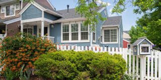 2 BDR Gorgeous Updated Townhome with Huge Garden Gallery 35