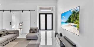 118 NW 2nd Avenue Gallery 8