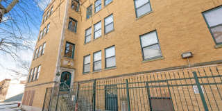 One Bedroom Unit in South Shore - Move In Fee Special Gallery 1