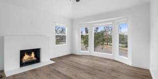 Designer Mid-City/Fairfax House + Studio | Dog Run & Private Orchard | 3-Car Parking Gallery 6