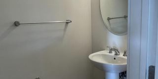 905 LAKEVIEW Court Gallery 1