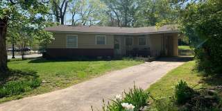 Cute 2BR/1BA on top of the hill just across the street from U of A Campus! Gallery 1