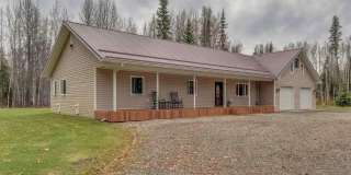 3BR/2BA North Pole Home with Office  2-Car Garage Gallery 1