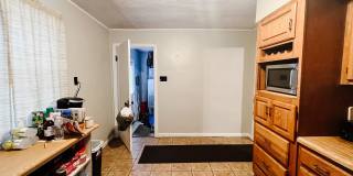 PRELEASING for AUGUST! Close to Campus Gallery 24