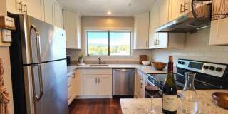 Top floor 2 bed, 2 bath condo Gallery 1