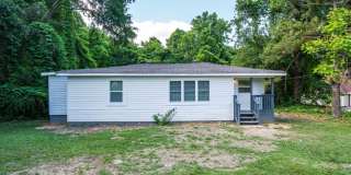 Beautifully Updated 3BR Home with Private Driveway & Spacious Yard Gallery 1
