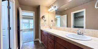 Modern 3 Bed/2.5 Bath with Double Car Garage Townhome in Sandy, OR! Gallery 22