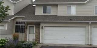 2 Bed + Loft/1.5 Bath Townhouse- Great Location! Available June 1 Gallery 1