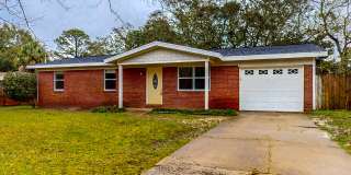 3/2 with Den and extra long single car garage, huge fenced back yard Gallery 1