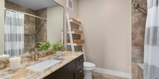 East Austin 2 Bed 2 Bath Condo with Flex Room! Gallery 21