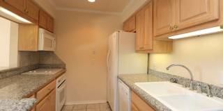 Beautiful 1 bed 1 bath with 1 car garage! Gallery 37